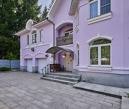 дом площадью 557 кв.м.