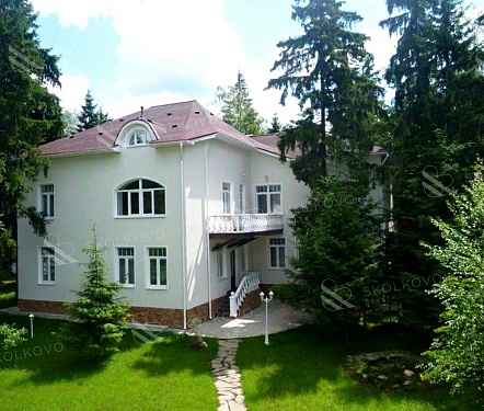 8-и комнатный дом площадью 860 кв.м.